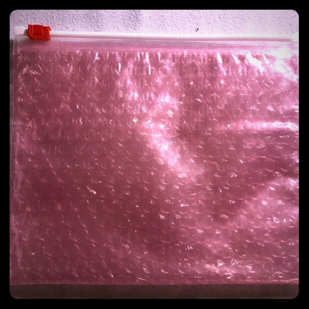 GLOSSIER PINK BUBBLE POUCH